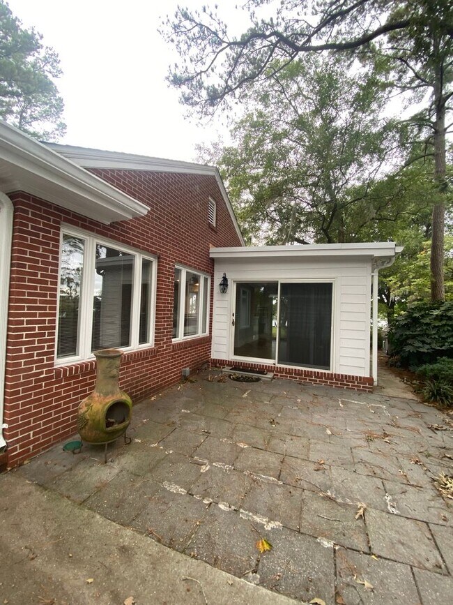 Foto del edificio - Beautiful 3 BR/2.5 BA Waterfront Home on Trent River!