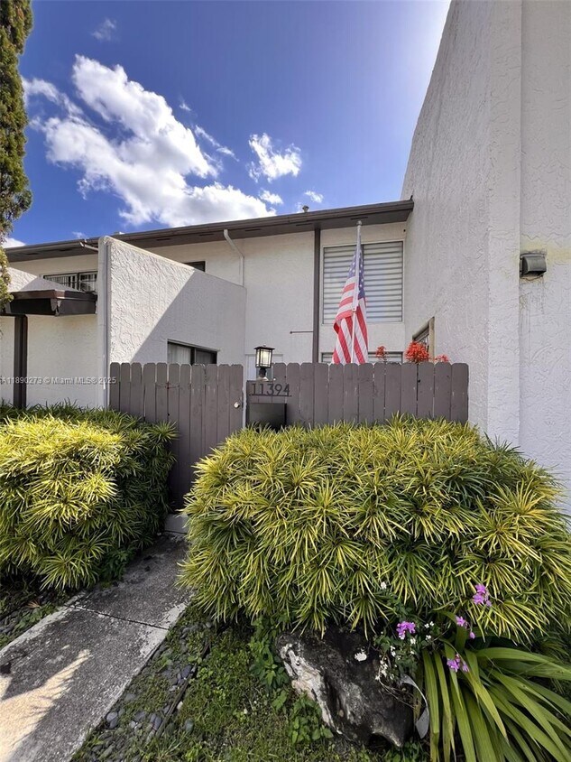 Foto principal - 11394 SW 65th St