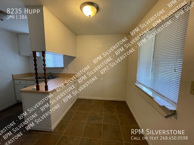 Foto del edificio - Spacious 3-bedroom