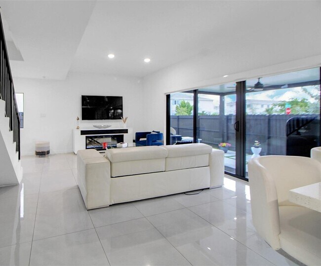 Foto del edificio - 320 NW 13th Ct