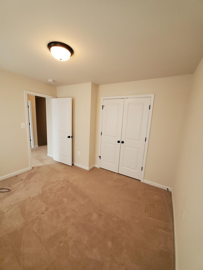 Building Photo - 10510 Woodland Dr
