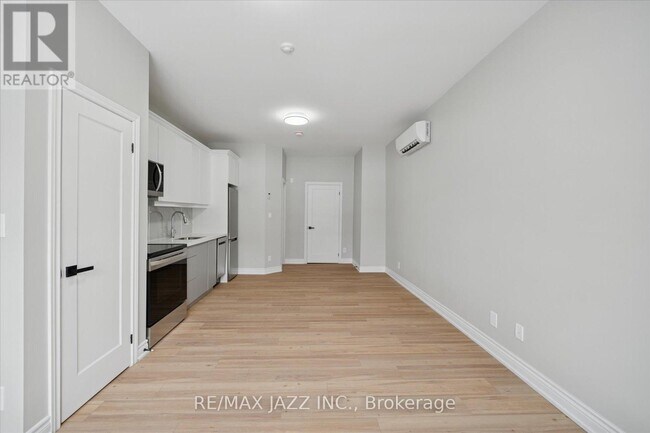 Photo du bâtiment - 251 Simcoe St S