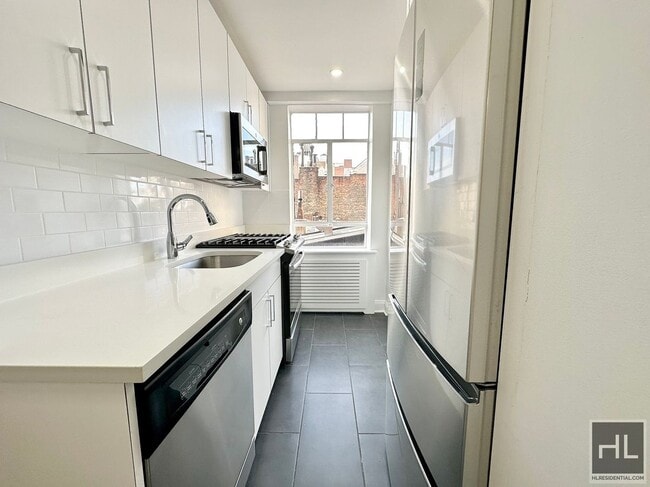 Building Photo - FIFTH AVENUE