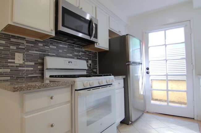Building Photo - Charming 1-Bedroom Condo with Private Balcony – Gated Community