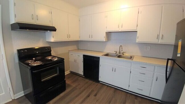 Foto del edificio - 2432 Pruitt St