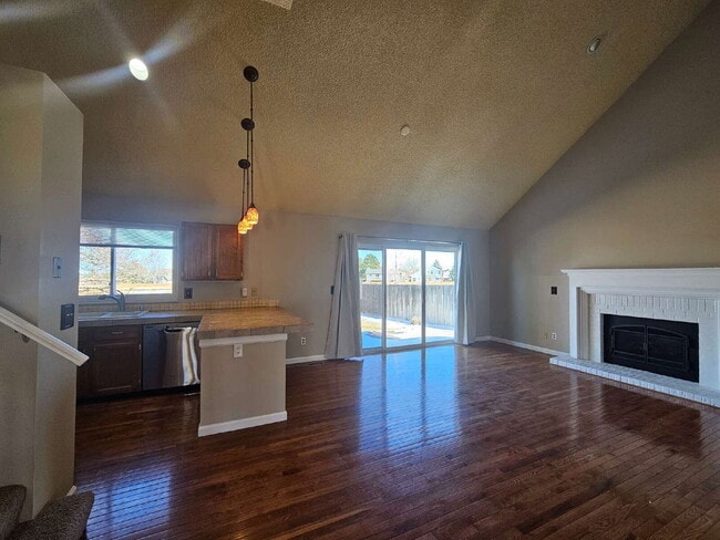 Building Photo - 150 N Carlton St