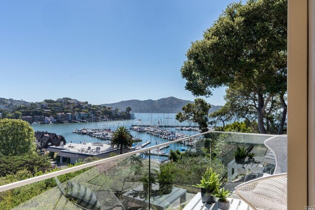 Foto del edificio - 105 Acacia Ave