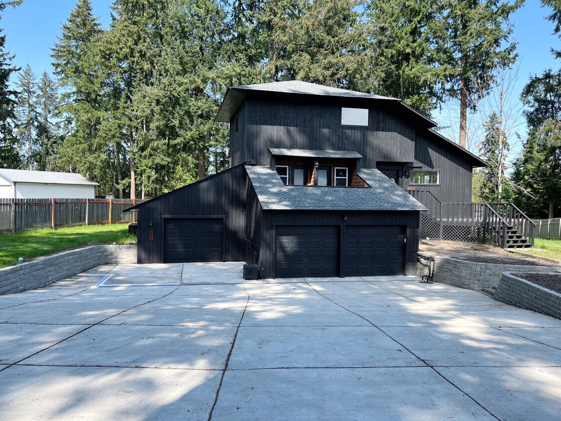 Primary Photo - 6420 195th Ave E