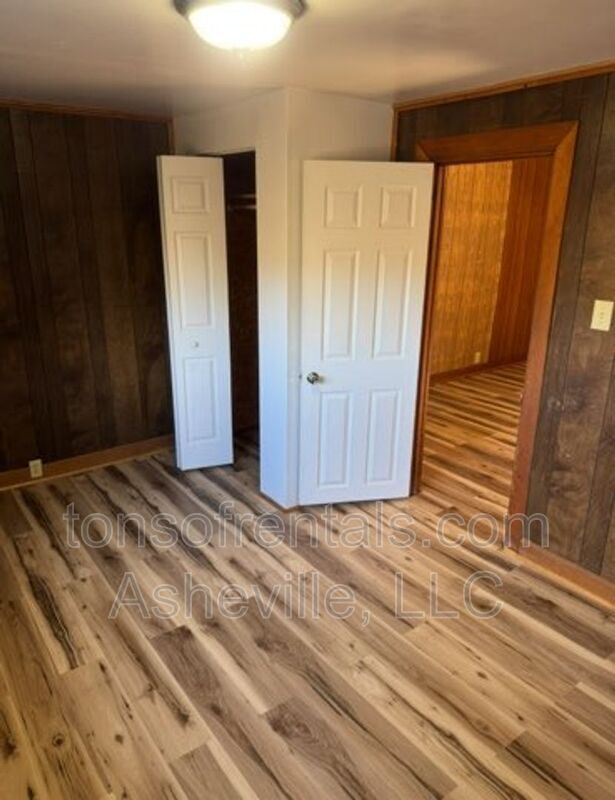 Foto del edificio - 418 Old Buckeye Cove Rd