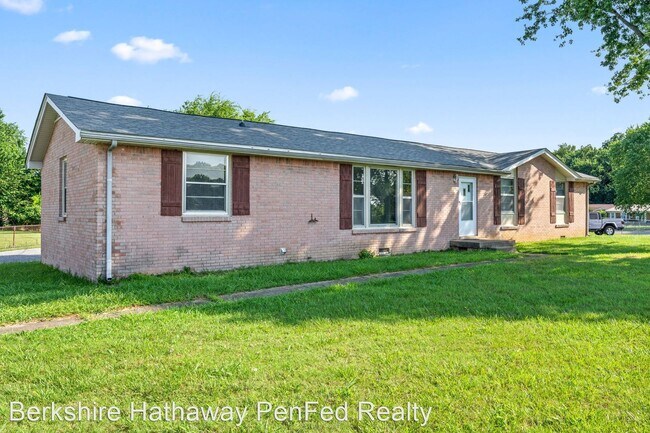 Building Photo - 3 br, 1.5 bath House - 2200 Pendleton Dr
