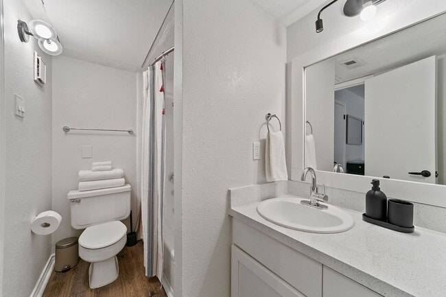 Interior Photo - Lakeside Apartments