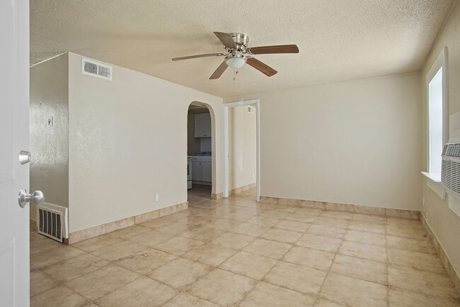 Foto del edificio - 6804 NW 13th St
