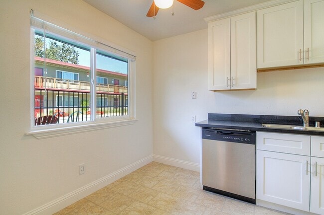 Foto del edificio - 6233 Montecito Blvd