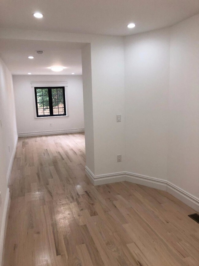 Foto del edificio - 376A Monroe St