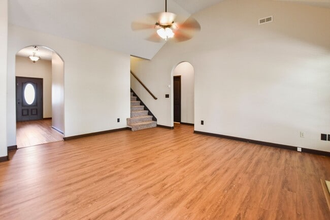 Building Photo - Pet Friendly Four Bedroom!