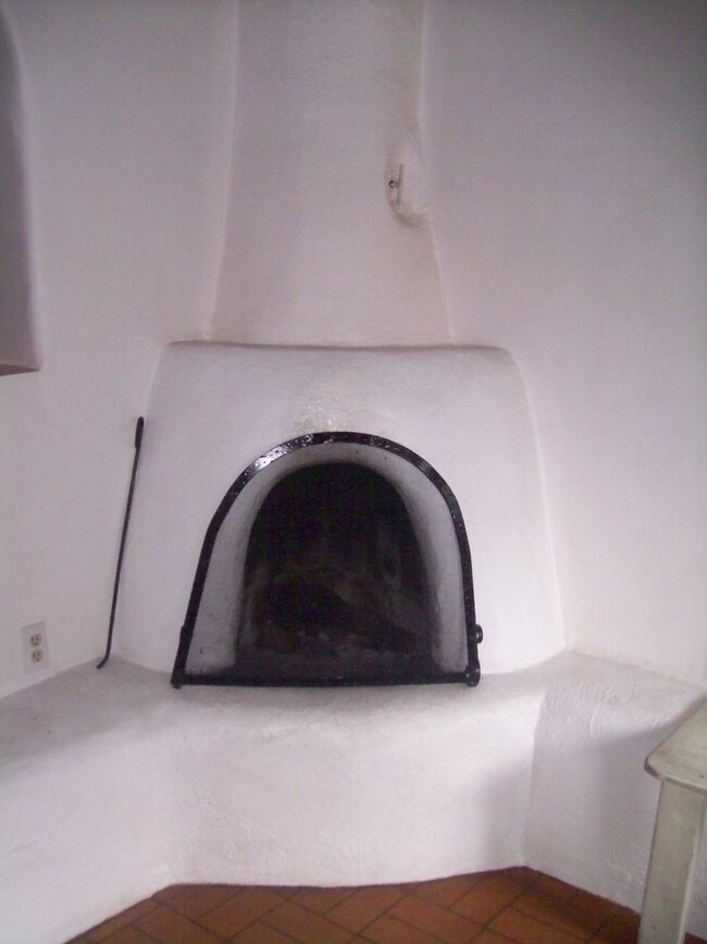 Foto del edificio - 111 Padre Martinez Ln