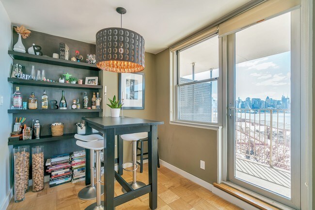 Building Photo - 6040 Boulevard E