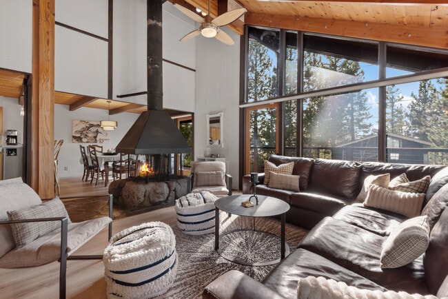 Building Photo - 7639 Forest Glen Dr