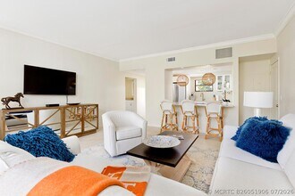 Building Photo - 11818 Pebblewood Dr
