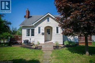Building Photo - 612 James St