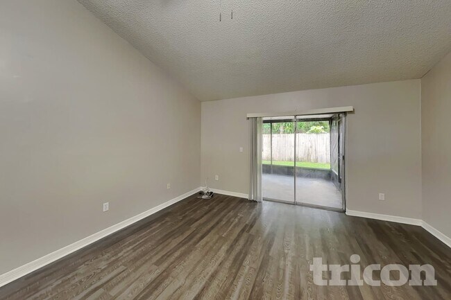 Foto del edificio - 1718 Brandon Trace Ave