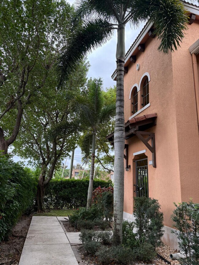 Building Photo - 3569 Forest Hill Blvd