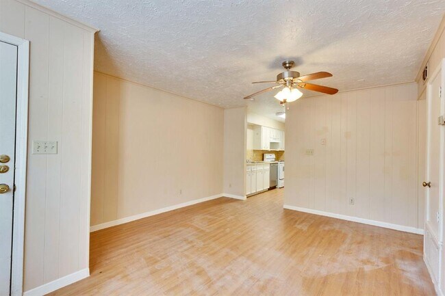 Foto del edificio - 908 N LBJ Dr