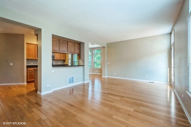 Building Photo - 725 Summit Ln