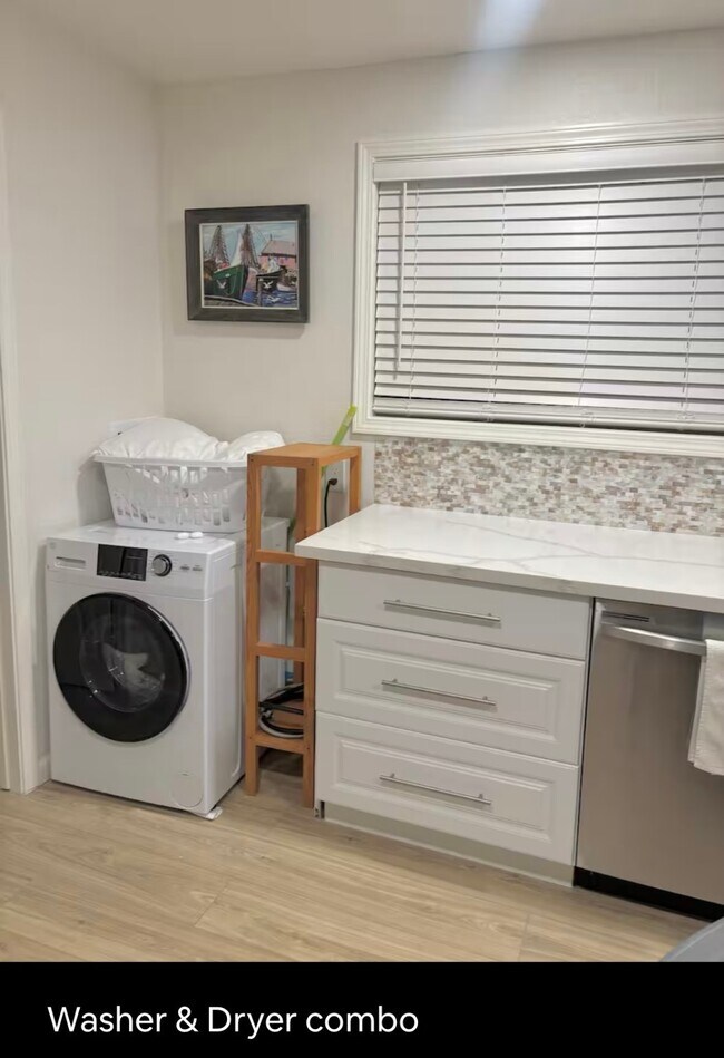 Foto del edificio - 1337 Trinidad Ln