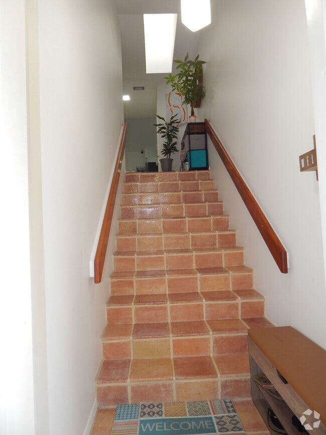 Lakes of Emerald Hills Gated Apartments for Rent Hollywood, FL 1