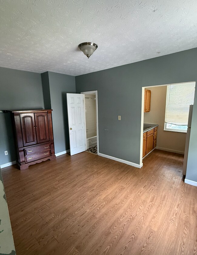 Foto del edificio - 212 McClelland Ave
