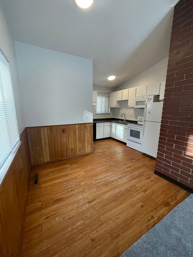 Building Photo - Three Bedroom Ranch Available for Rent | Flexible Move-in