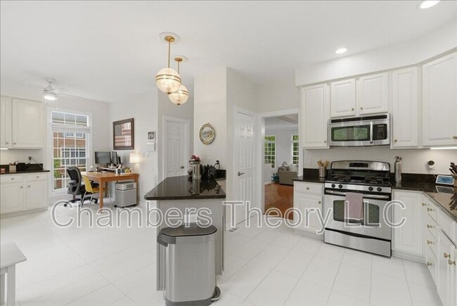 Foto del edificio - 6400 Gladys May Ln
