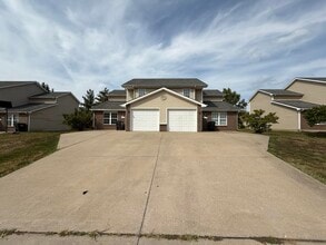 Building Photo - 1415 Raleigh Dr