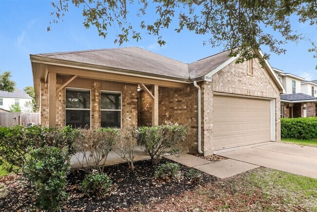 Foto del edificio - 3510 Aztec Wood Dr