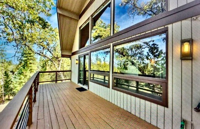 Foto del edificio - AUBURN LAKE TRAILS