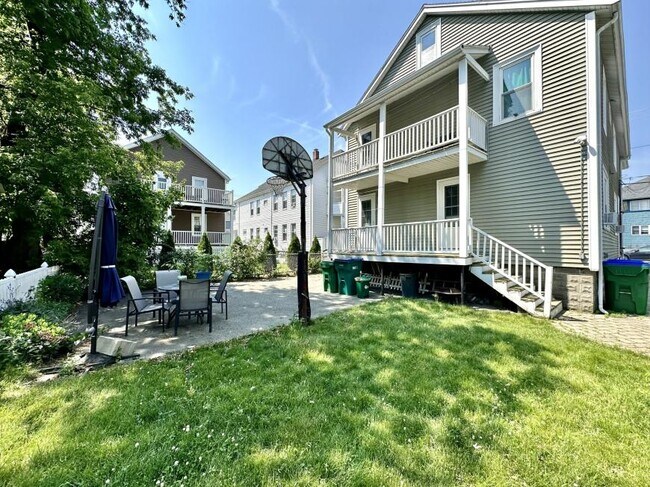 Building Photo - 2 bedroom in Medford MA 02155