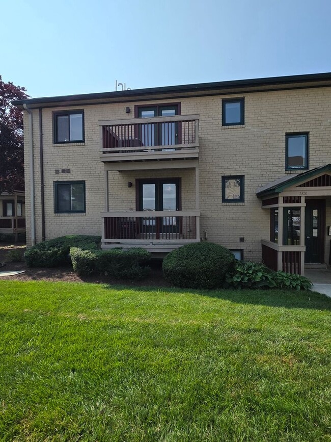 Building Photo - 3603 Eastview Ln