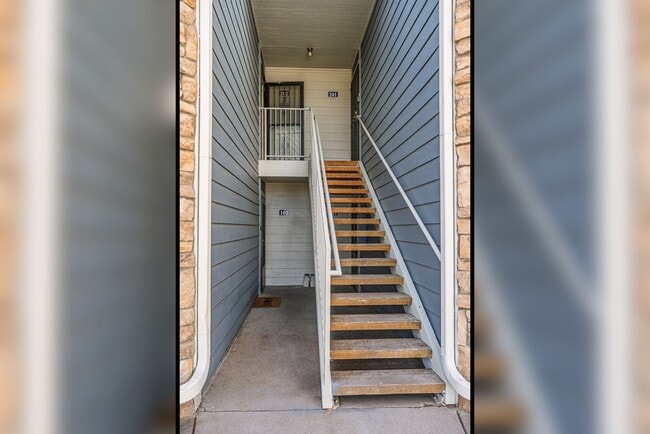 Foto del edificio - CHARMING 1-BED CONDO NEAR HIGHLINE CANAL TRAIL, $0 DEPOSIT OPTION