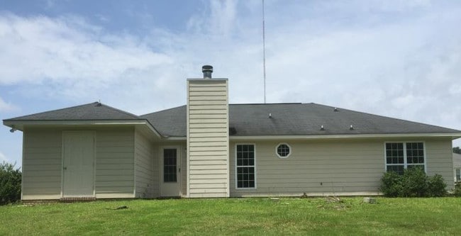 Building Photo - 742 Omega Dr