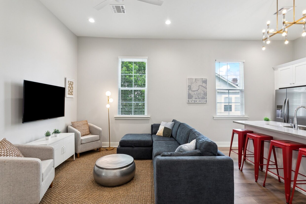Foto principal - 3 Bed, 2 Bath Apartment for rent