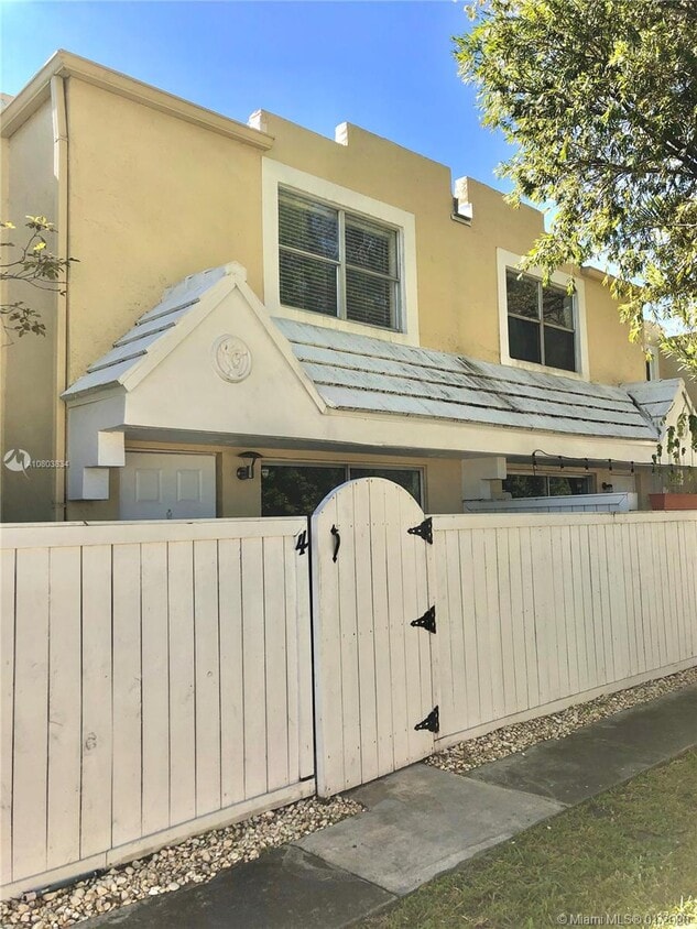 Primary Photo - 4550 SW 68th Ct Cir