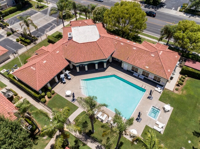 Building Photo - 1542 E Alluvial Ave