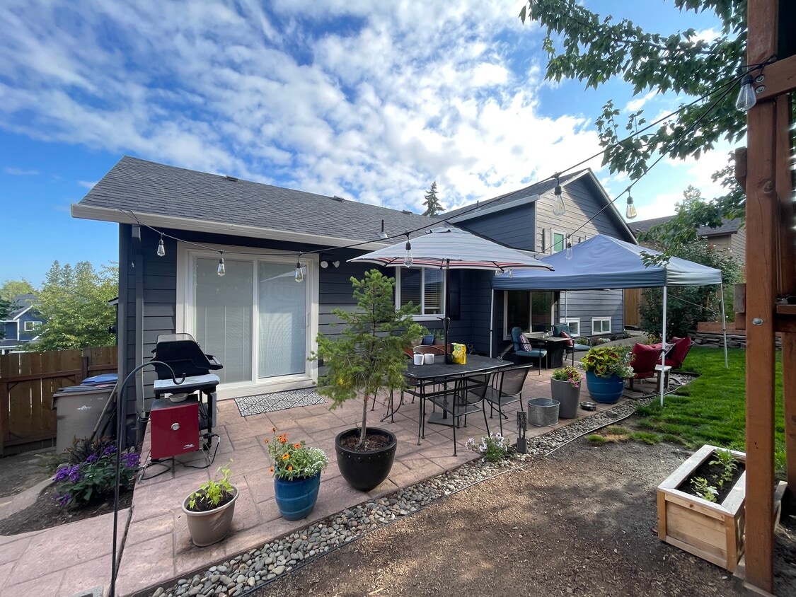 Building Photo - 15938 SW Madrona Ln