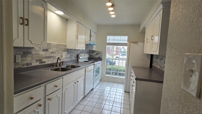 Foto del edificio - 2039 Winrock Blvd