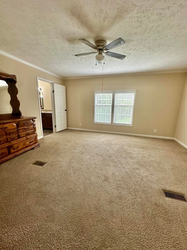 Foto del edificio - 3011 Ryans Creek Rd