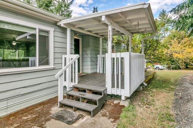 Building Photo - Cozy 3 Bedroom Home on a Large Lot!