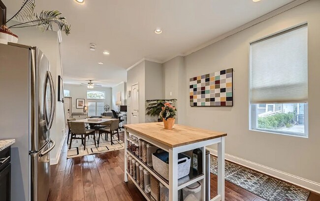 Foto del edificio - 3503 E Pratt St