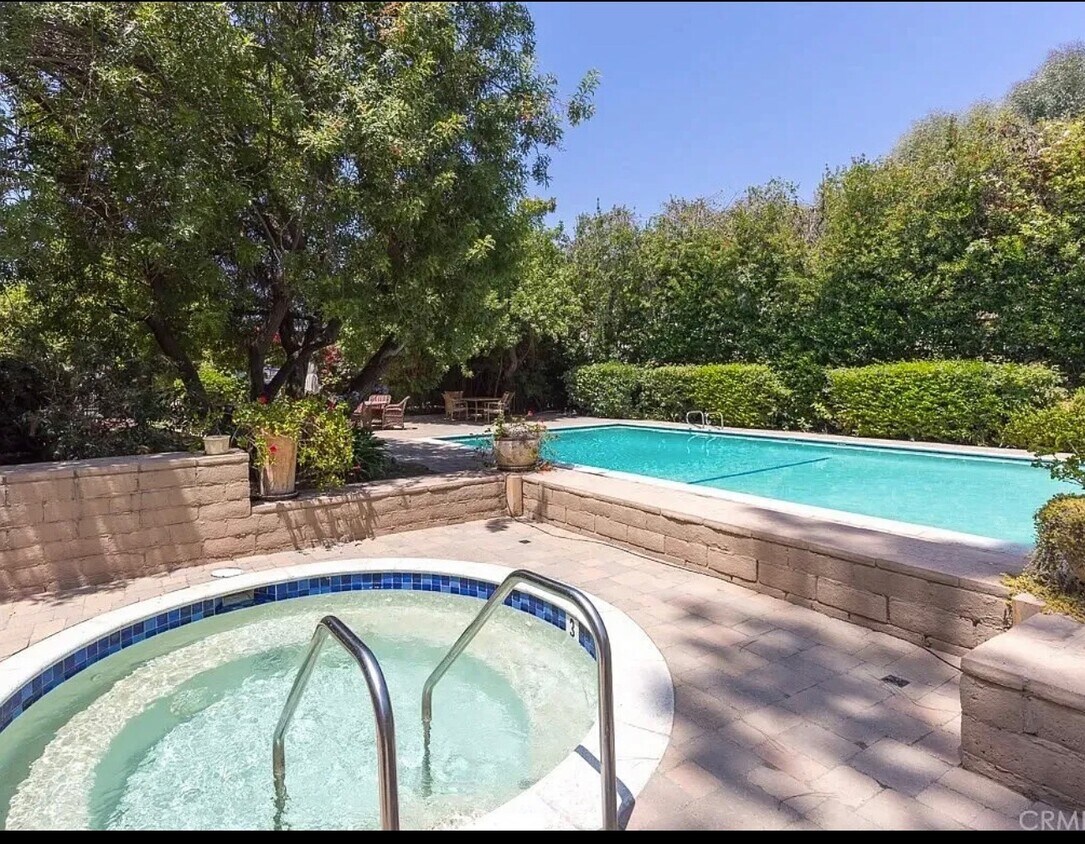 Foto principal - 16866 Kingsbury St