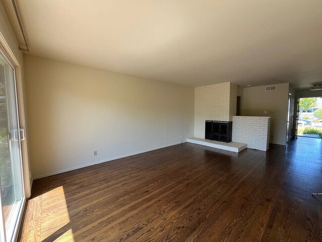 Building Photo - 34 Prince Royal Psge